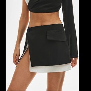 Single Buttoned Split Hem Colorblock Mini Skirt